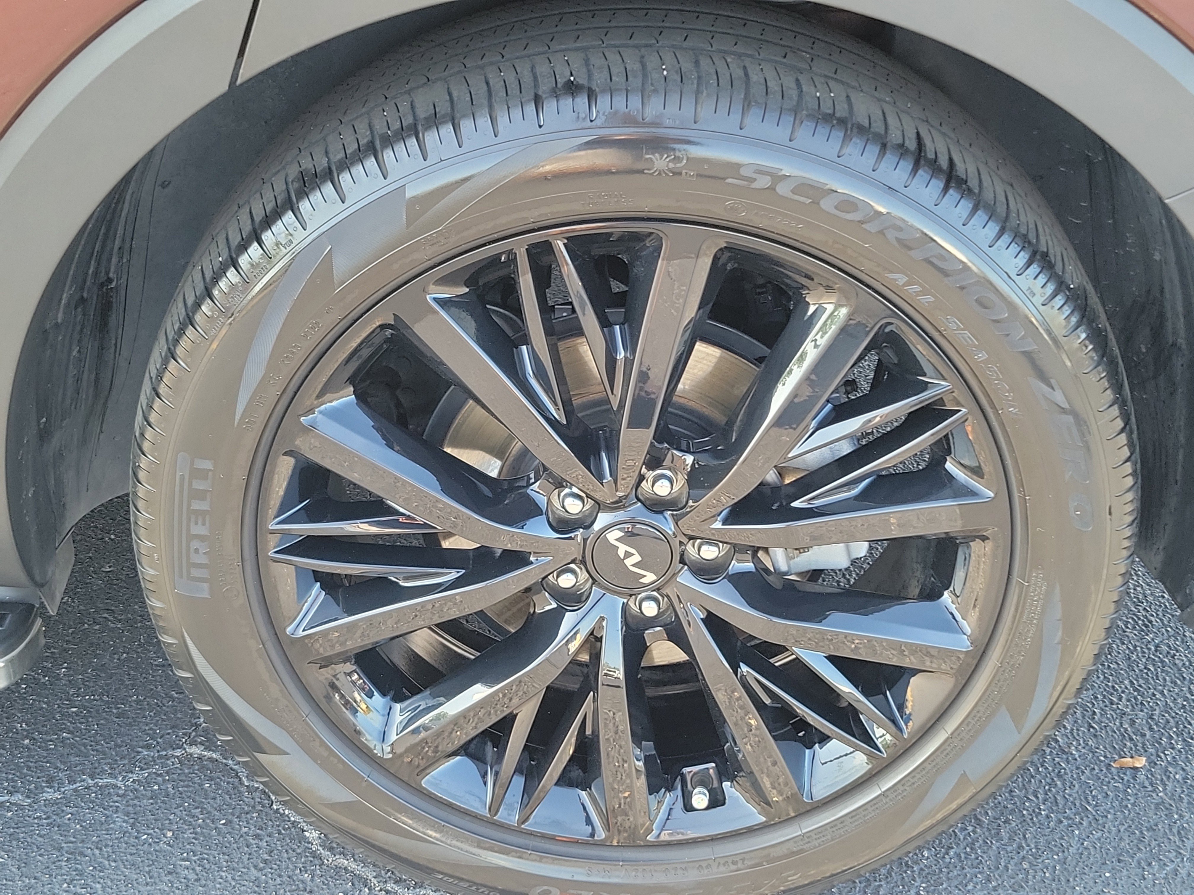 Used 2022 Kia Telluride SX w/ Towing Package FWD image 8