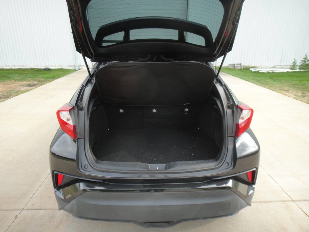 Used 2018 Toyota C-HR XLE image 21