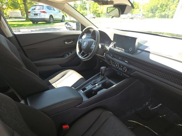 Used 2023 Honda Accord EX image 16