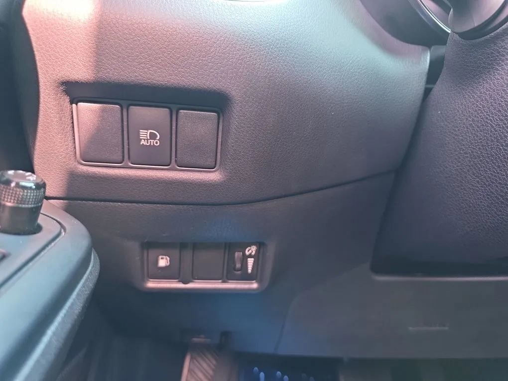 Used 2020 Toyota C-HR LE FWD image 23