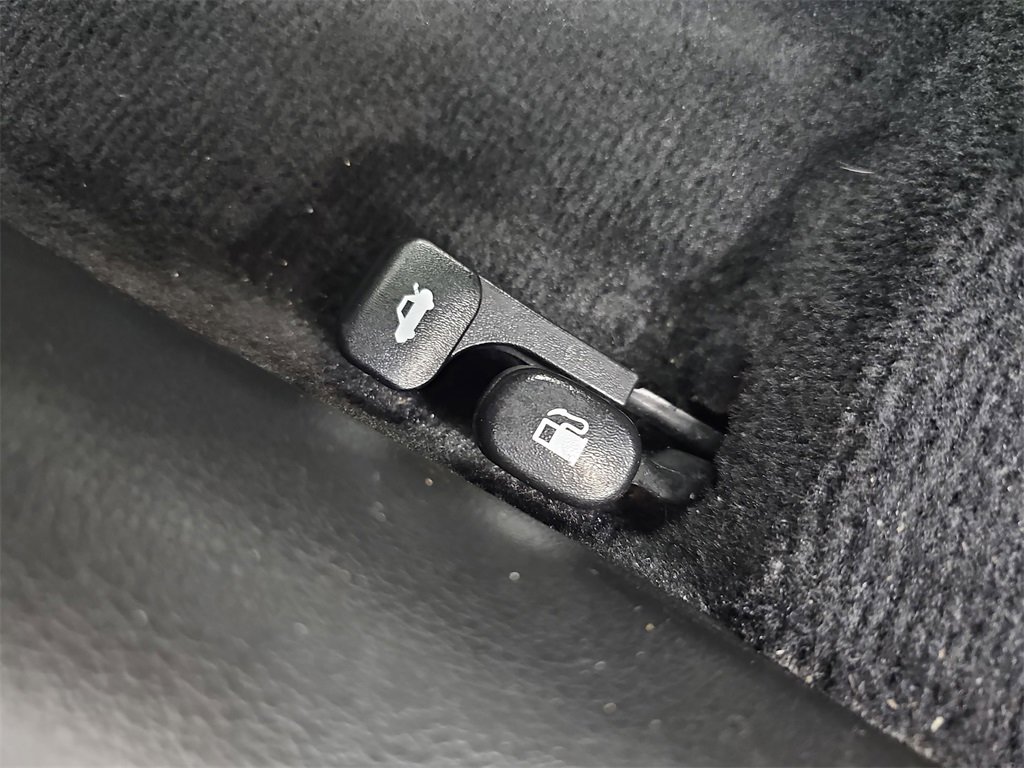 Used 2017 Hyundai Elantra SE image 32