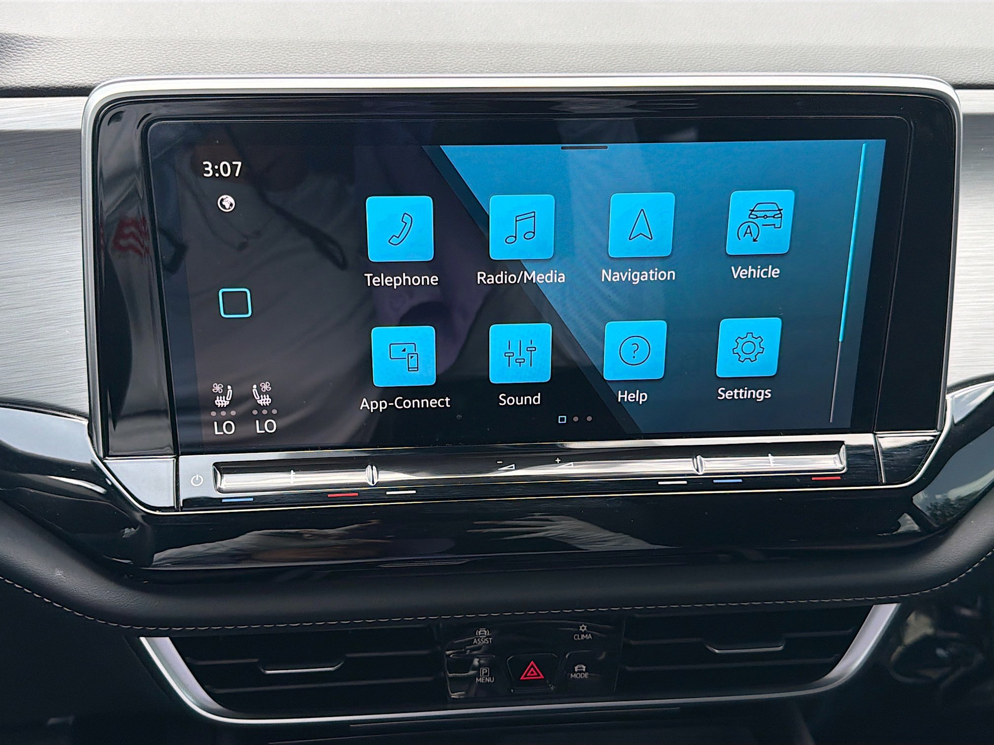 Used 2024 Volkswagen Atlas Cross Sport SE w/ Panoramic Sunroof Package AWD/4WD image 29
