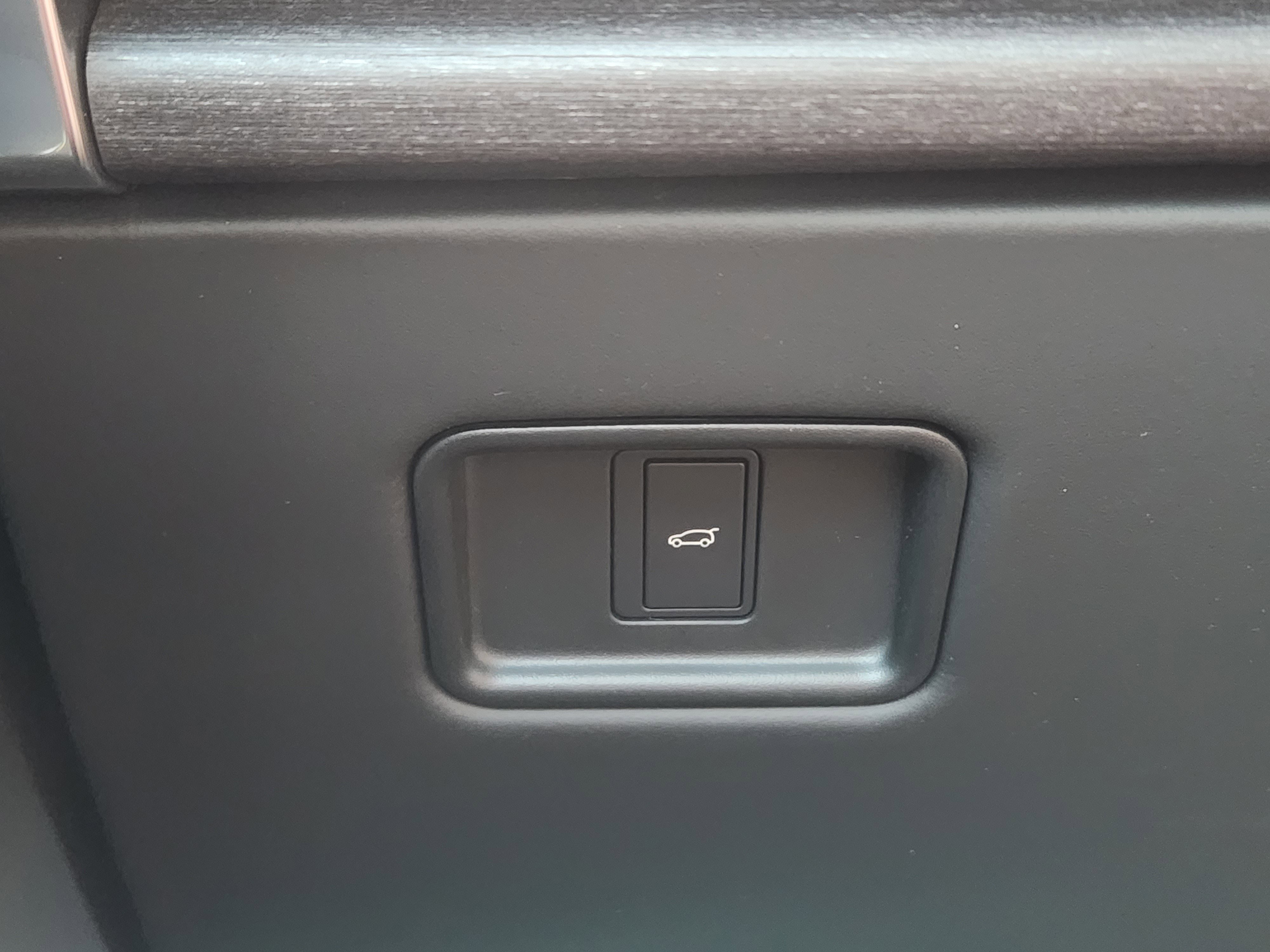 New 2025 Land Rover Range Rover SV image 20