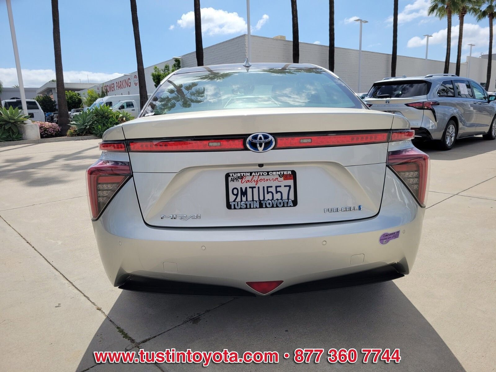 Certified 2019 Toyota Mirai Base image 5