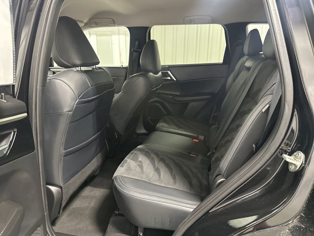 Used 2024 Mitsubishi Outlander AWD image 22