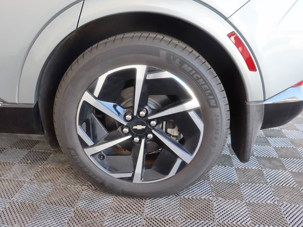 Used 2024 Chevrolet Equinox EV LT w/ LPO, Active Package FWD image 16