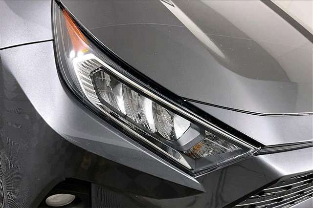 Used 2021 Toyota RAV4 XLE Premium image 31
