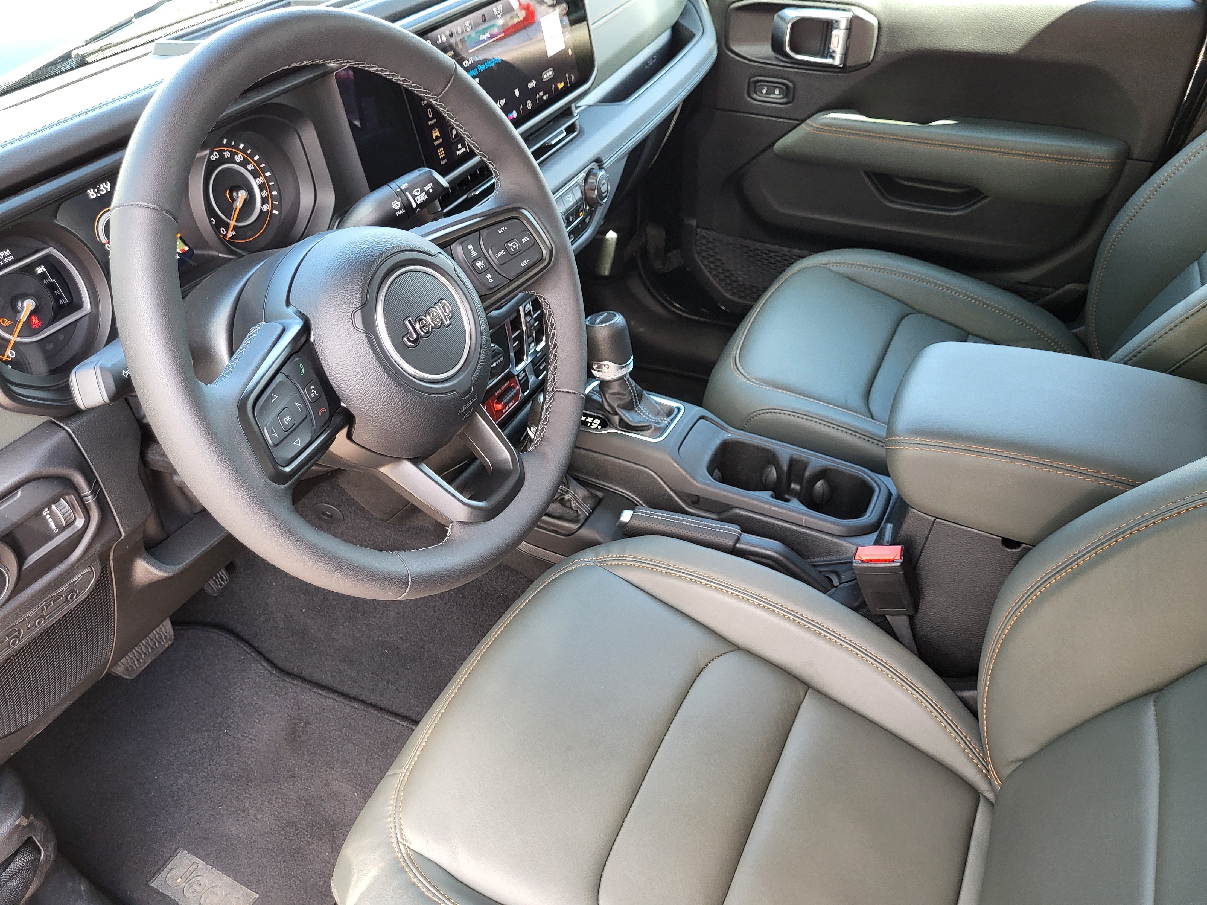 Used 2025 Jeep Gladiator Mojave w/ Convenience Group AWD/4WD image 10