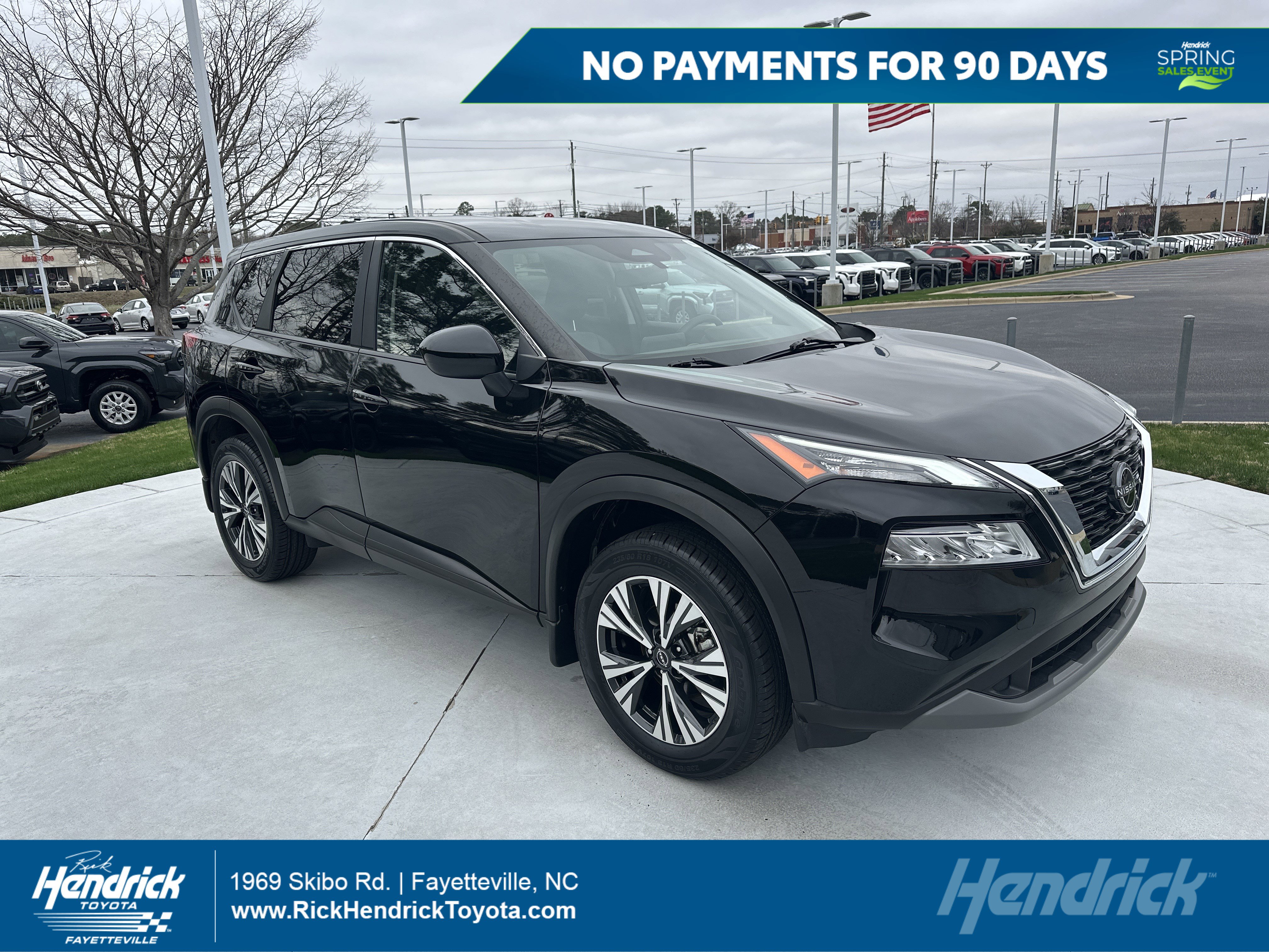 Used 2023 Nissan Rogue SV image 1