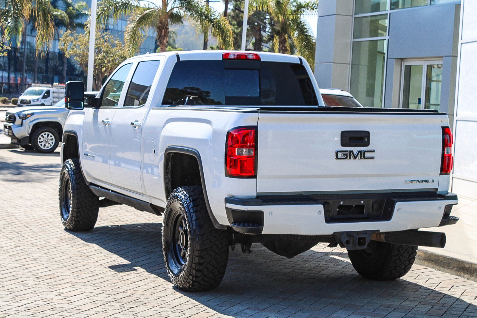 Used 2015 GMC Sierra 2500 Denali w/ Duramax Plus Package AWD/4WD image 9