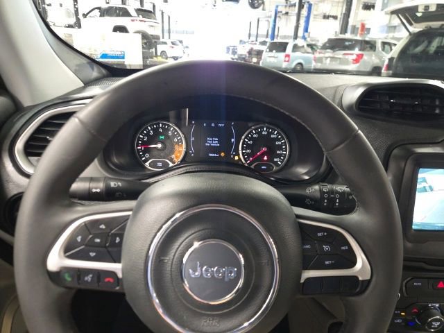 Used 2018 Jeep Renegade Latitude AWD/4WD image 16