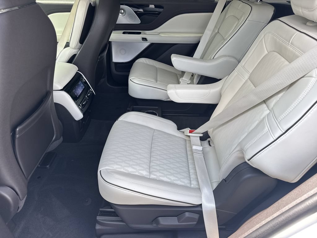 Used 2023 Lincoln Aviator Black Label Grand Touring AWD/4WD image 19