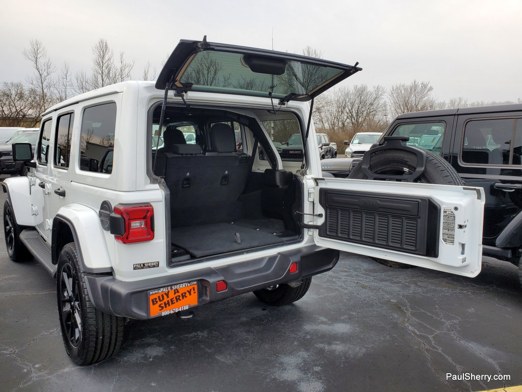 Used 2025 Jeep Wrangler Sahara image 14