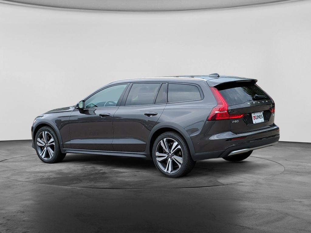 Used 2025 Volvo V60 B5 Cross Country Plus AWD/4WD image 5