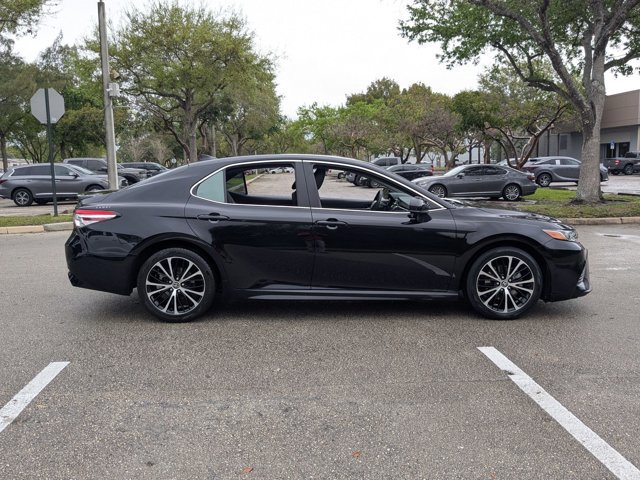 Used 2020 Toyota Camry SE video 4