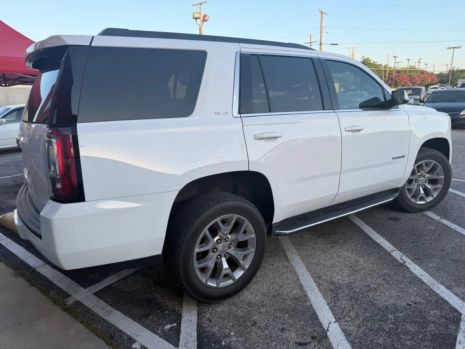 Used 2019 GMC Yukon SLE w/ SLE Value Package RWD image 3