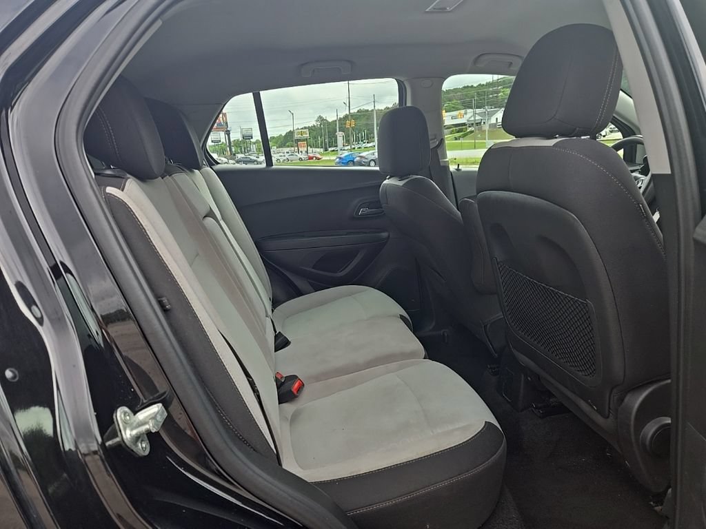 Used 2020 Chevrolet Trax LS FWD image 19