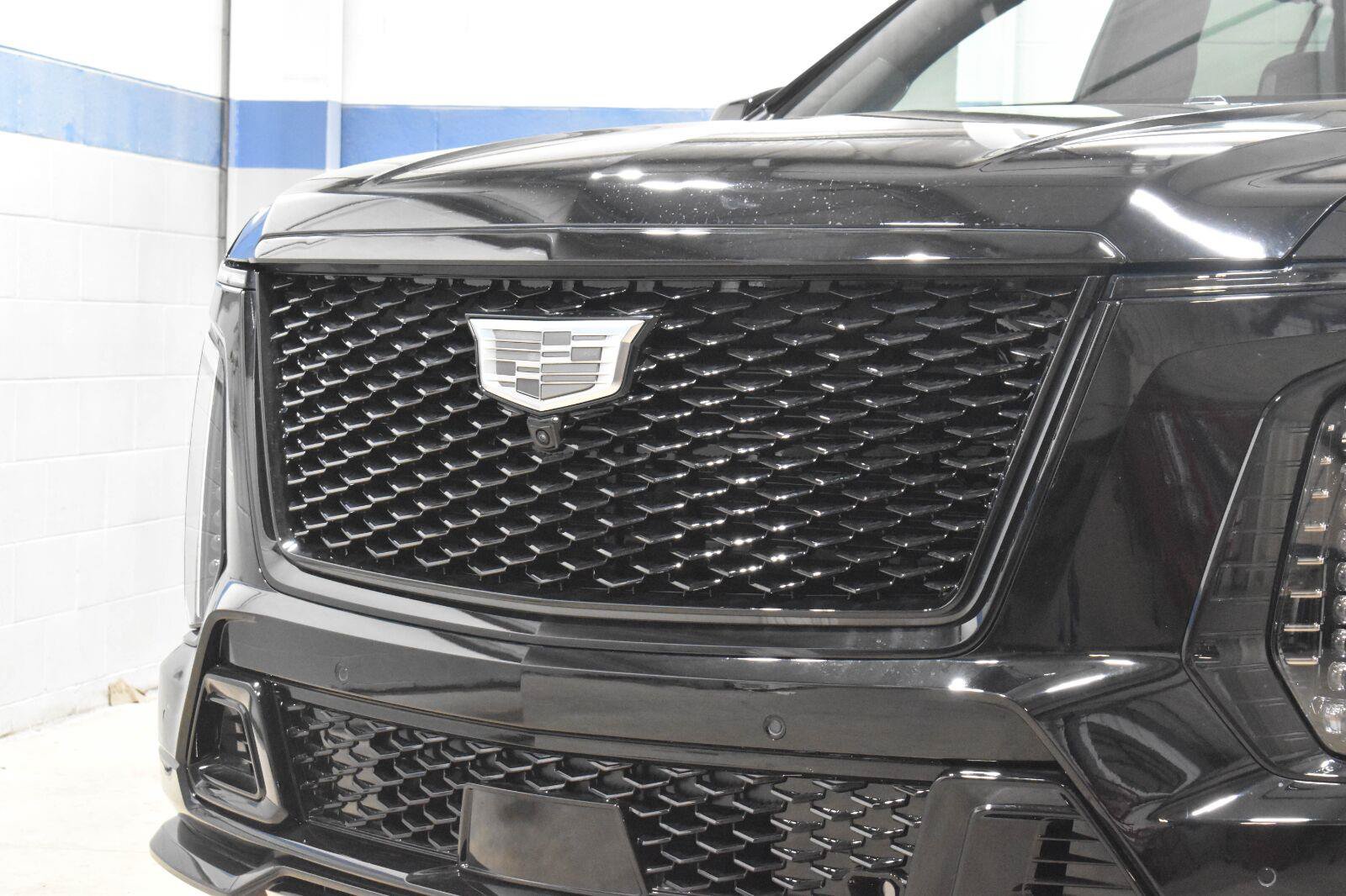 Certified 2026 Cadillac Escalade V w/ LPO, ONYX Package AWD/4WD image 33