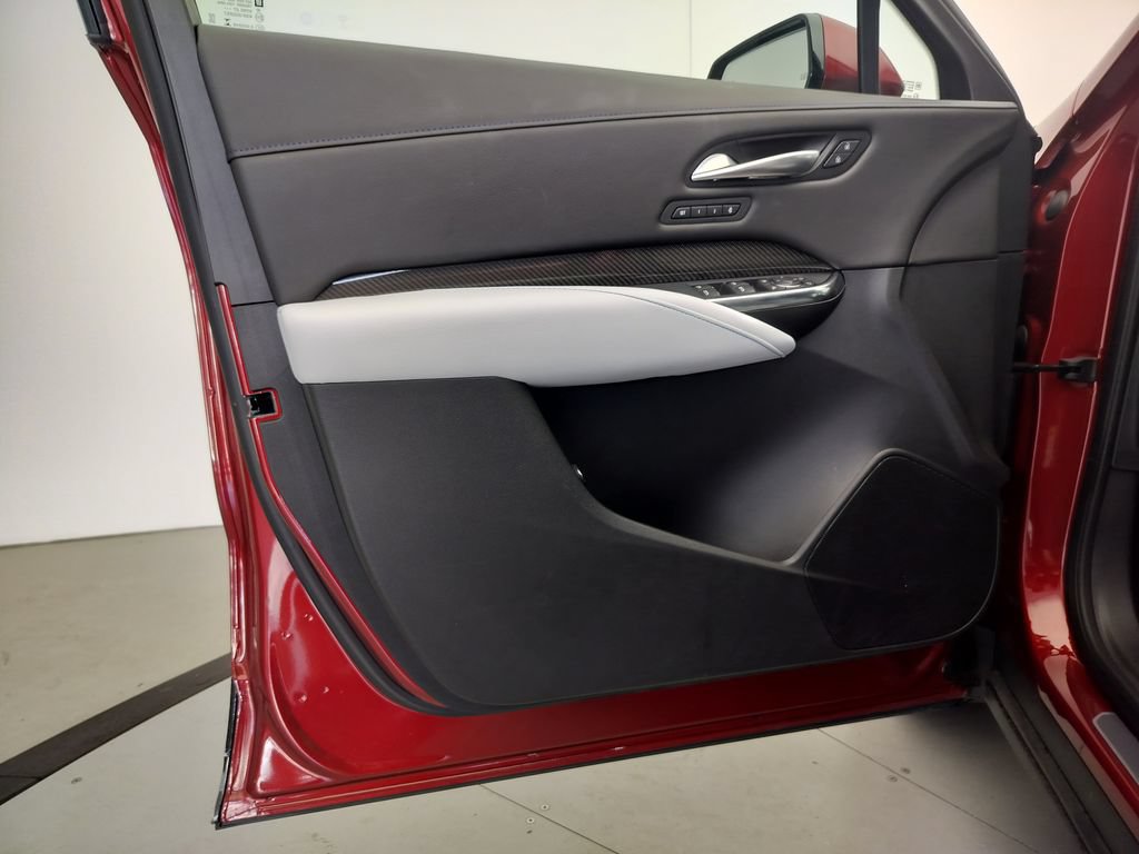 Used 2025 Cadillac XT4 Sport FWD image 7