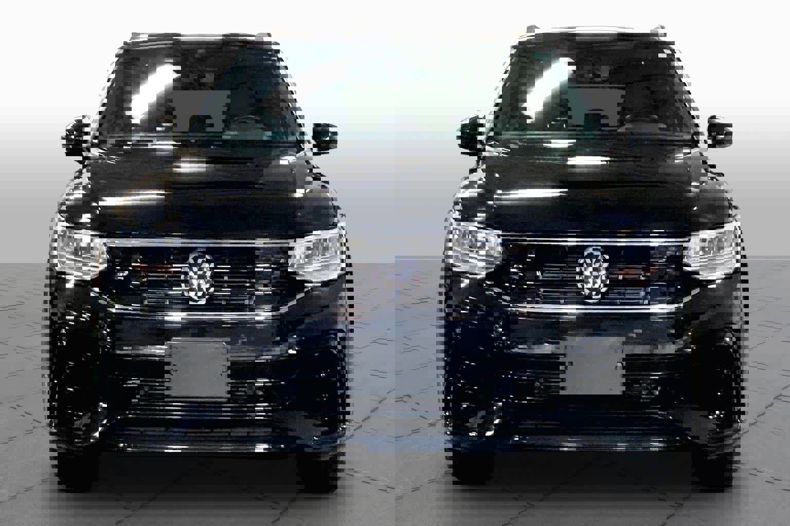 Used 2022 Volkswagen Tiguan SE R-Line image 4