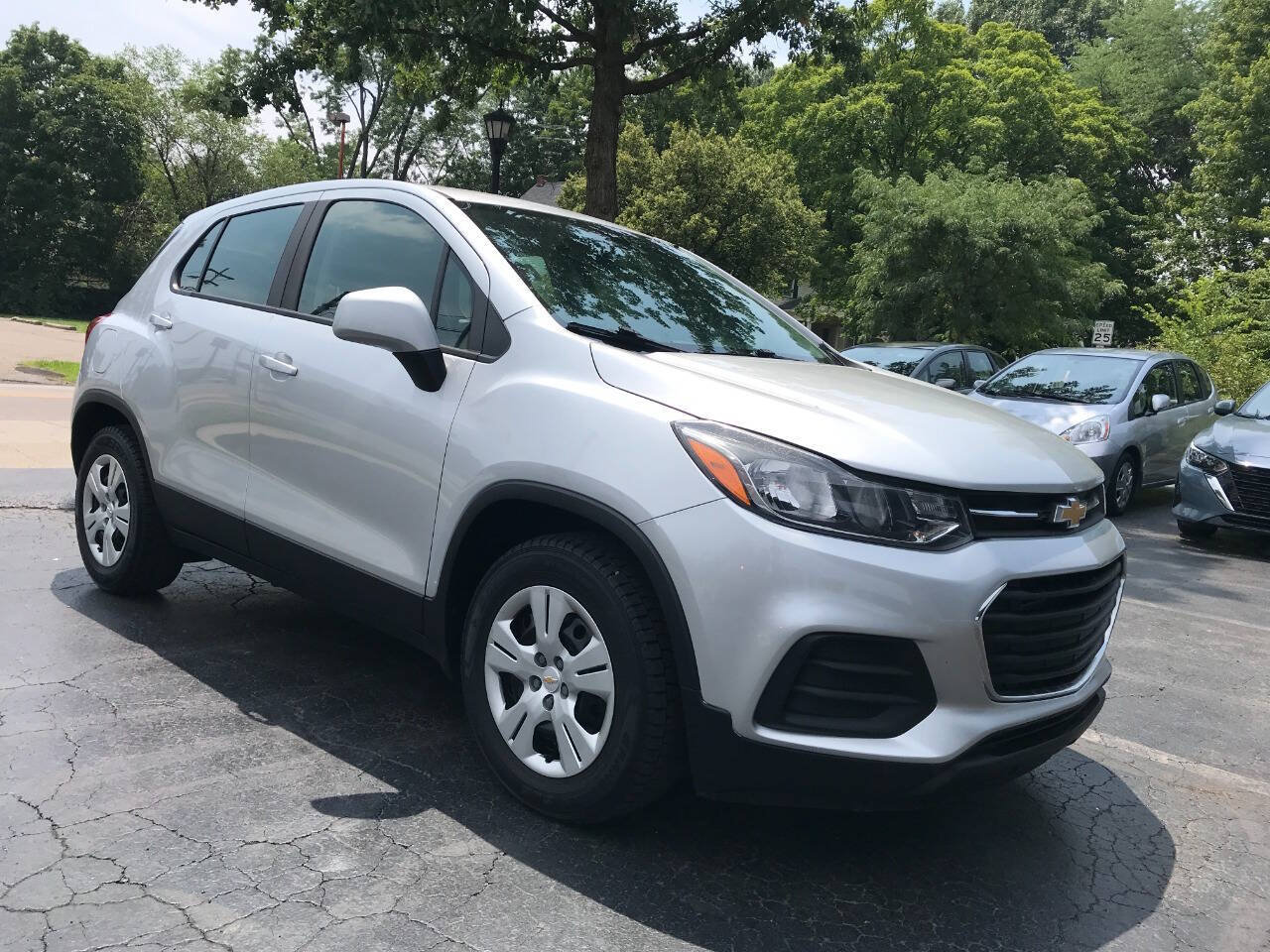 Used 2018 Chevrolet Trax LS FWD image 2