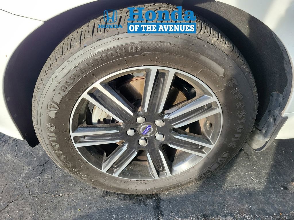 Used 2017 Volvo XC60 T5 Dynamic w/ Preferred Option Package image 4