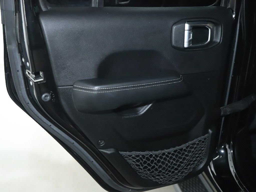 Used 2022 Jeep Wrangler Unlimited Sahara image 13