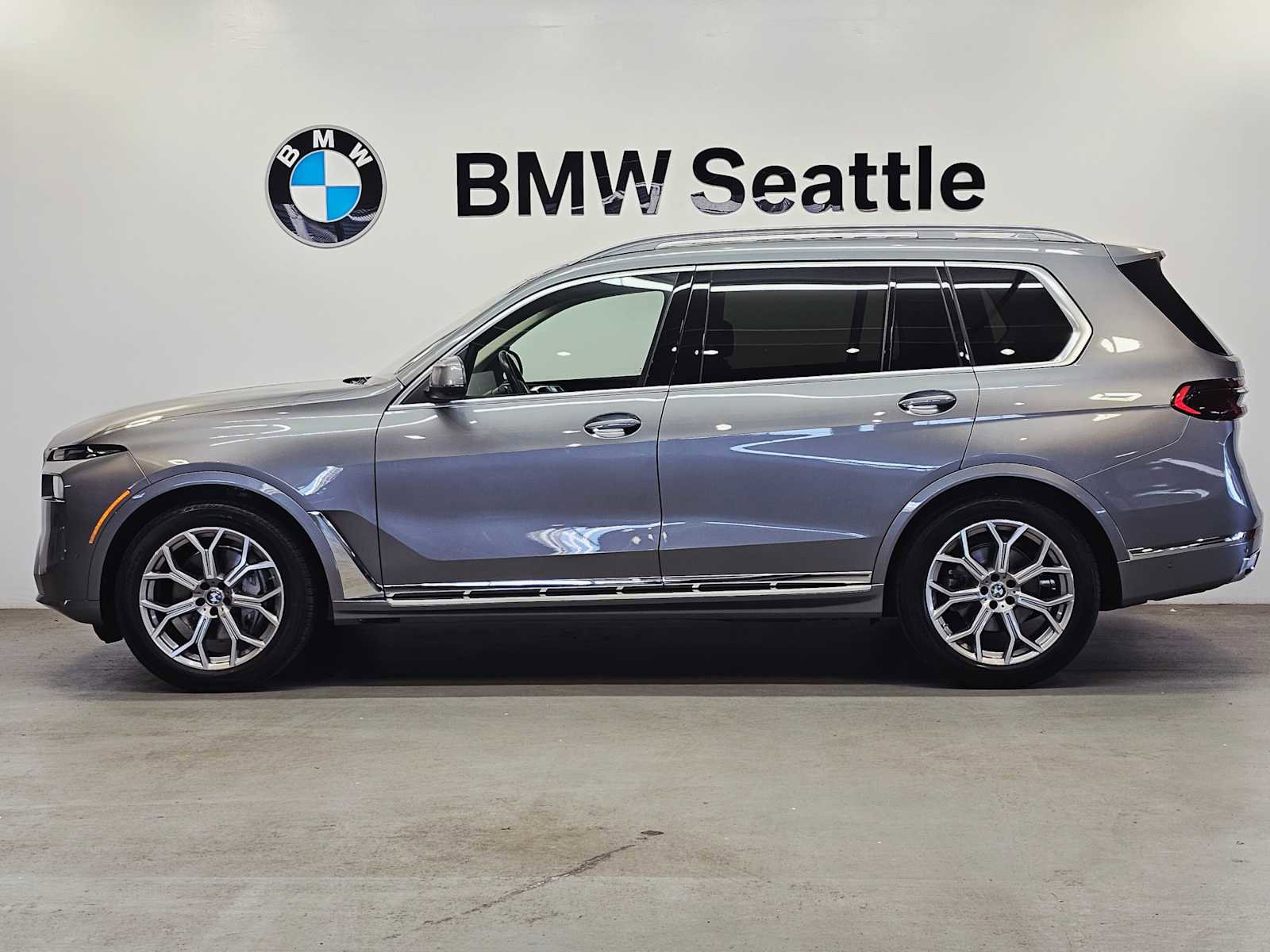 Used 2024 BMW X7 xDrive40i image 3