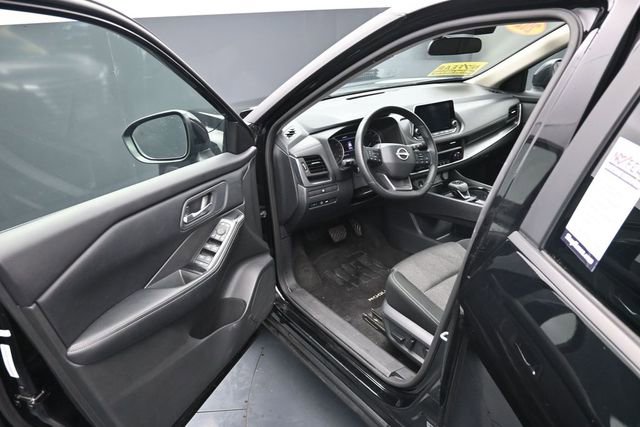 Used 2025 Nissan Rogue SV AWD/4WD image 12