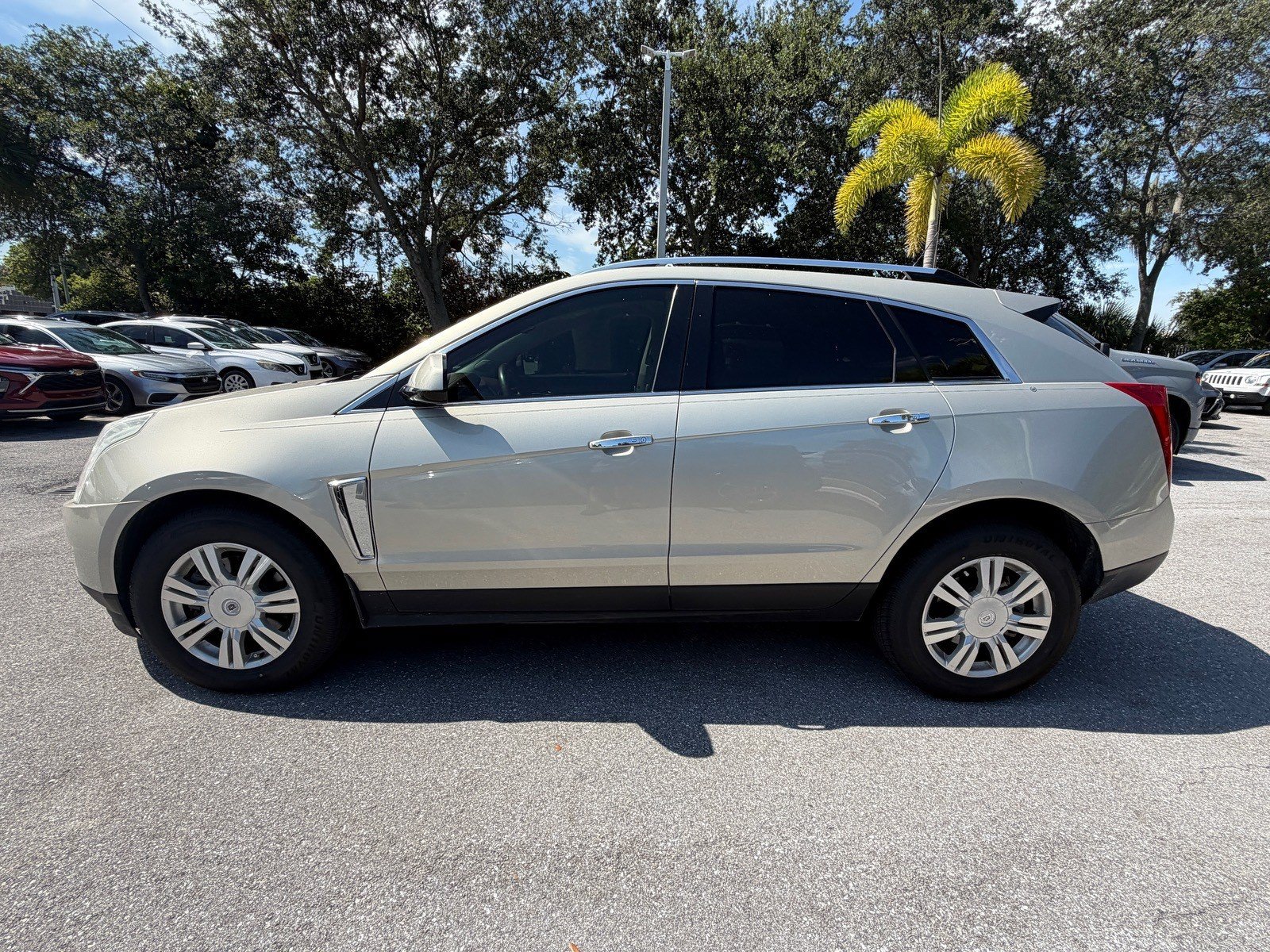 Used 2013 Cadillac SRX Luxury w/ Driver Awareness Package FWD image 2