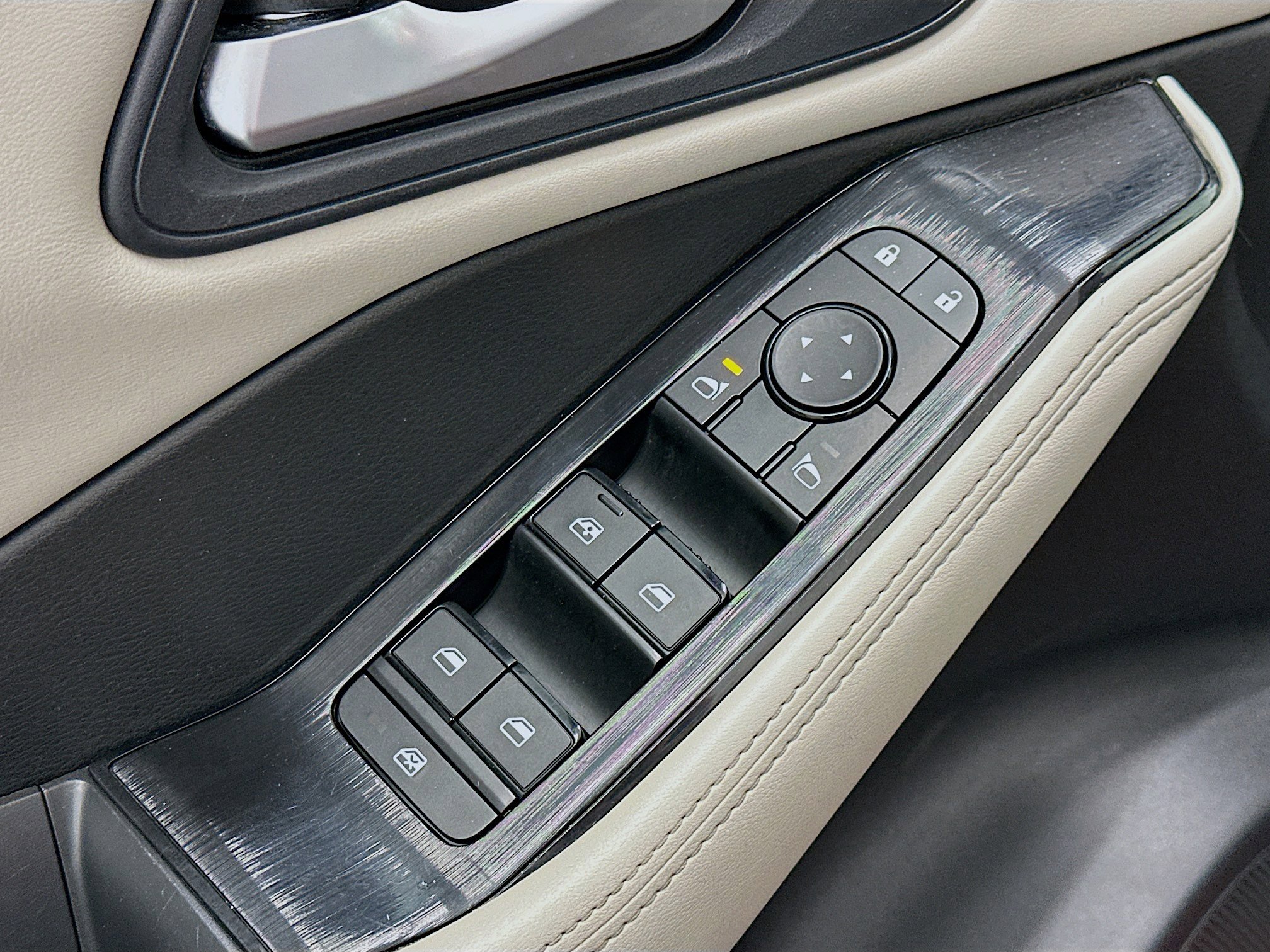 Used 2025 Nissan Rogue SV image 15