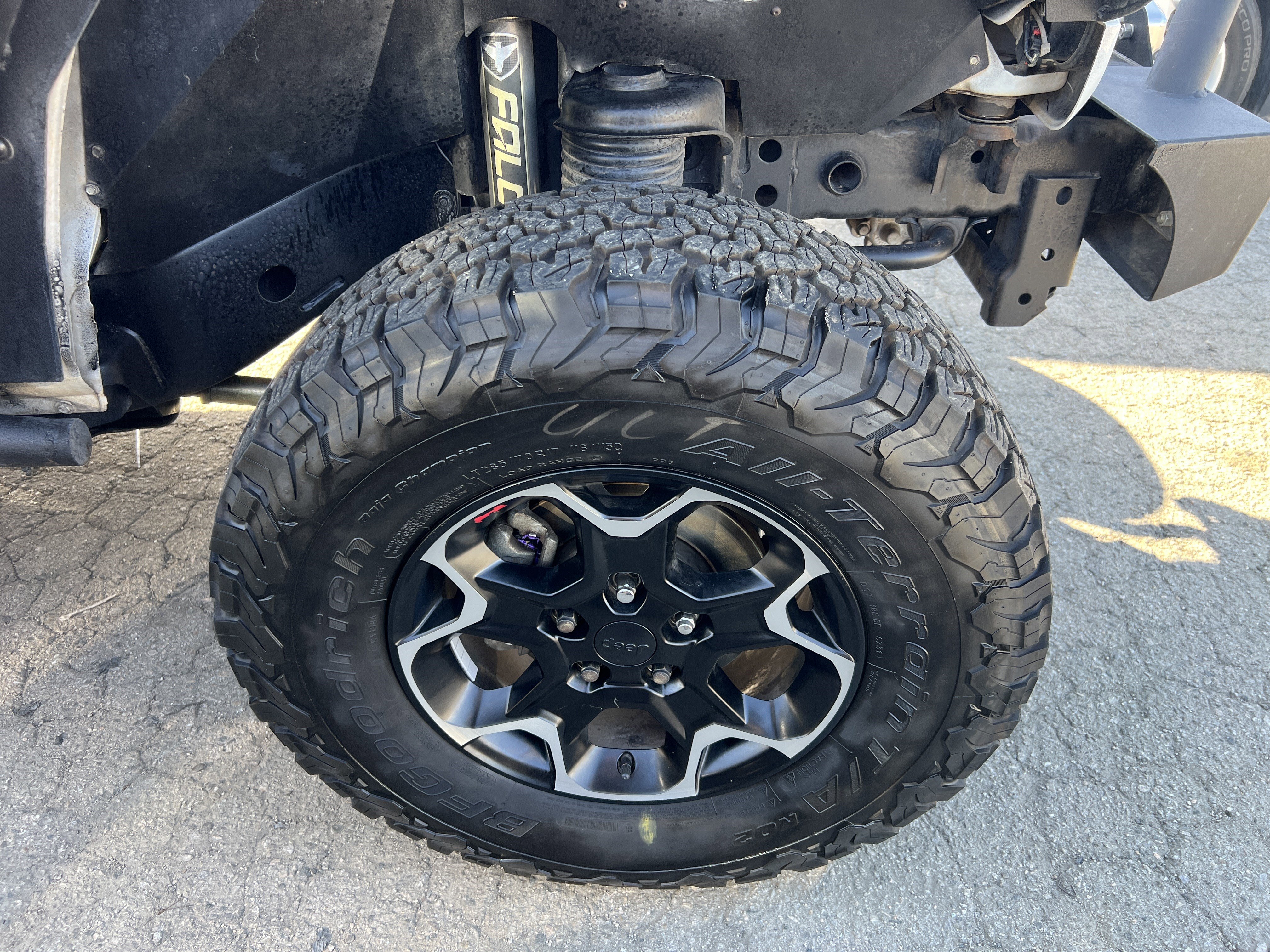 Used 2015 Jeep Wrangler Unlimited Rubicon w/ Connectivity Group AWD/4WD image 7