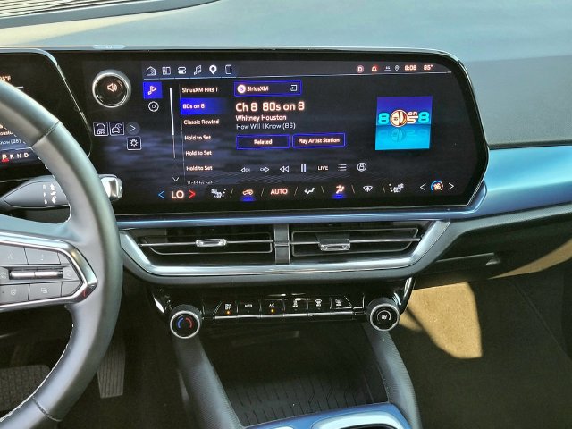 Certified 2024 Chevrolet Equinox EV LT FWD image 13