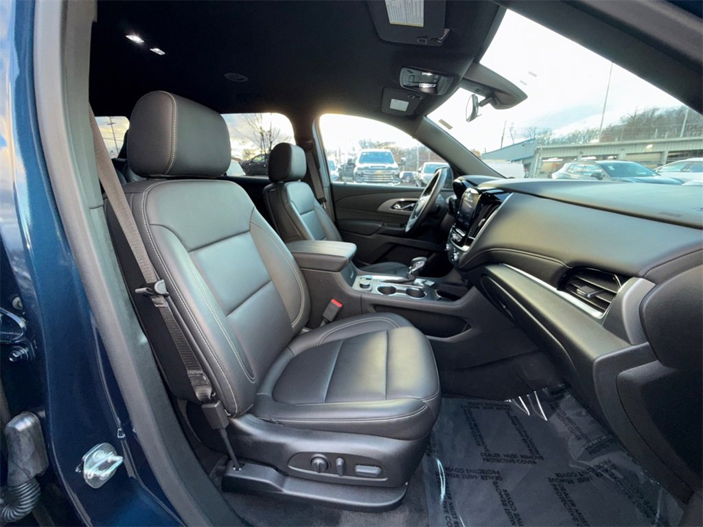 Used 2023 Chevrolet Traverse LT image 24