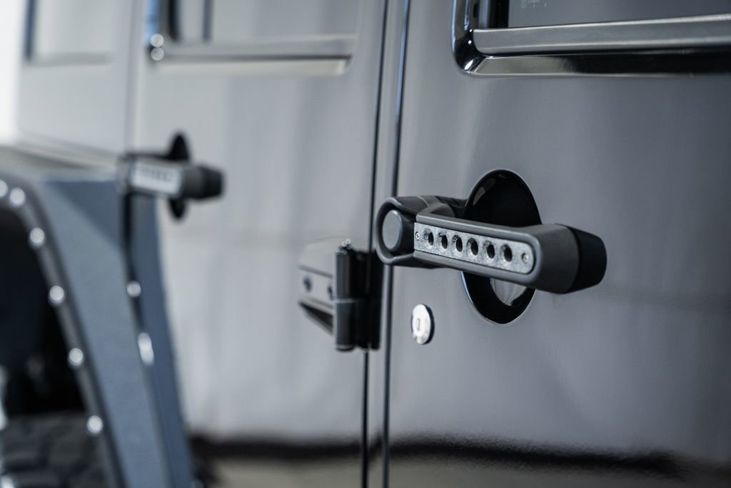 Used 2018 Jeep Wrangler Unlimited Rubicon w/ Connectivity Group image 22