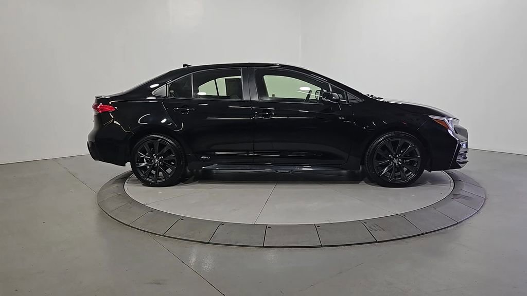 Used 2024 Toyota Corolla SE w/ SE Package image 7