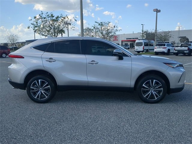 Certified 2022 Toyota Venza LE image 3