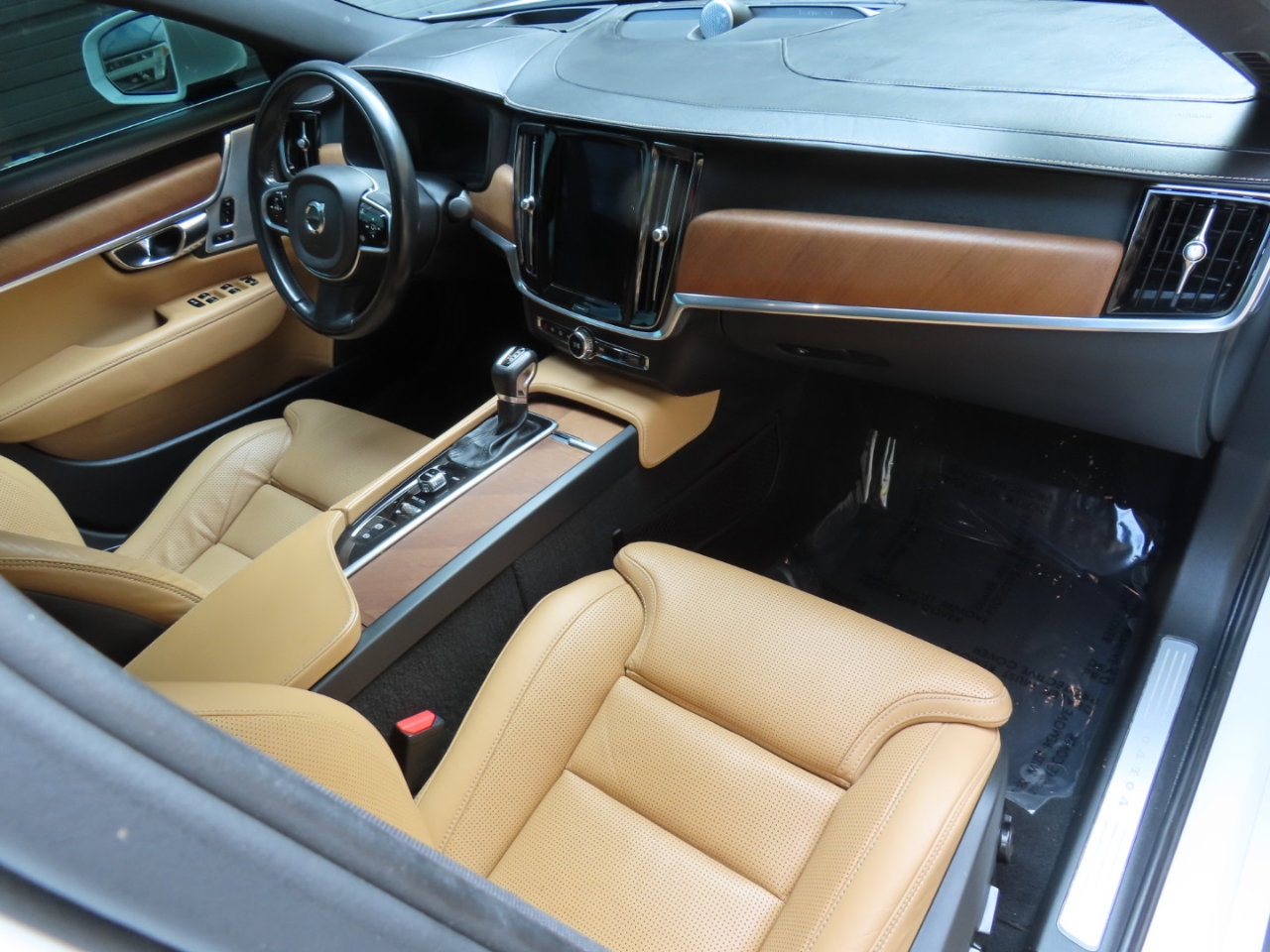 Used 2017 Volvo S90 T6 Inscription w/ Vision Package image 33