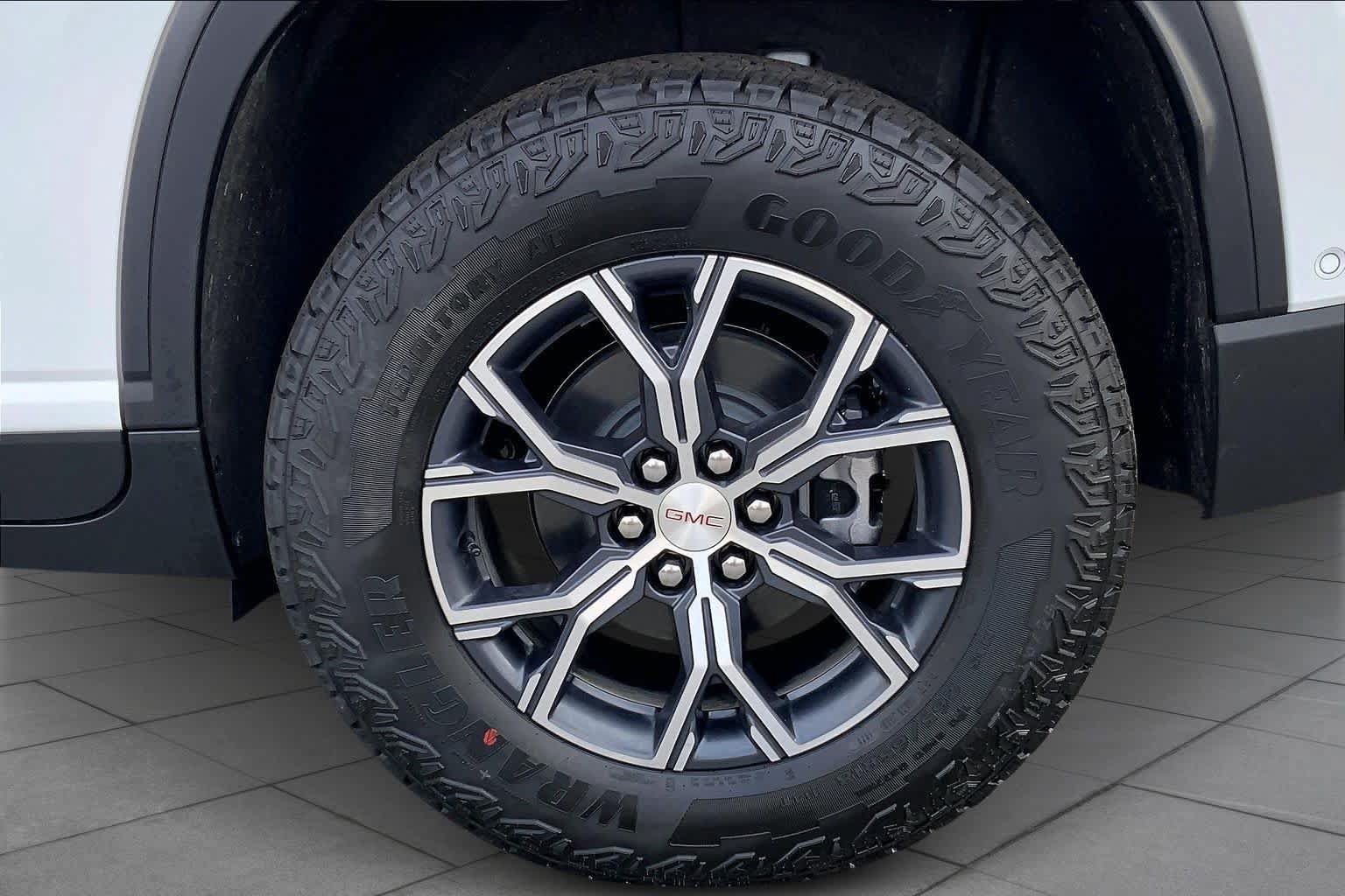 Used 2026 GMC Acadia AT4 w/ Super Cruise Package AWD/4WD image 11