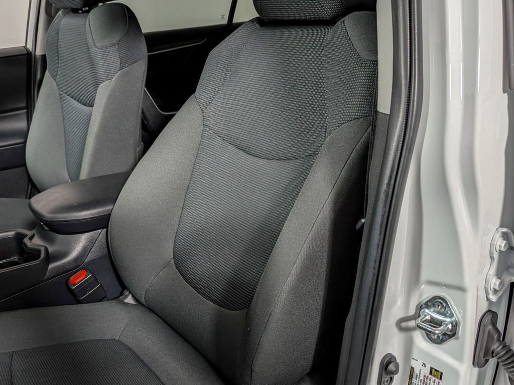 Used 2025 Toyota RAV4 LE image 17