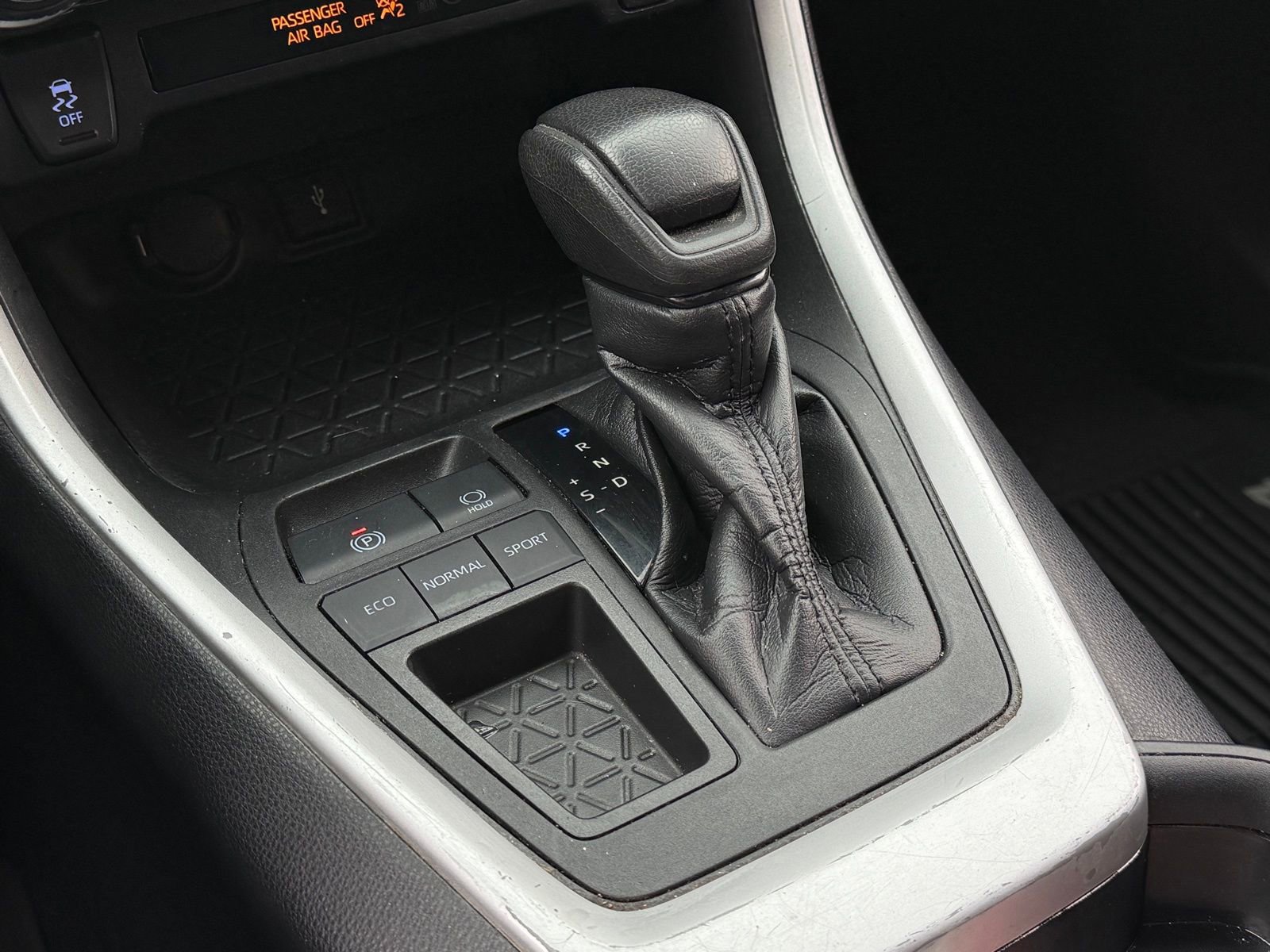 Used 2021 Toyota RAV4 LE image 30