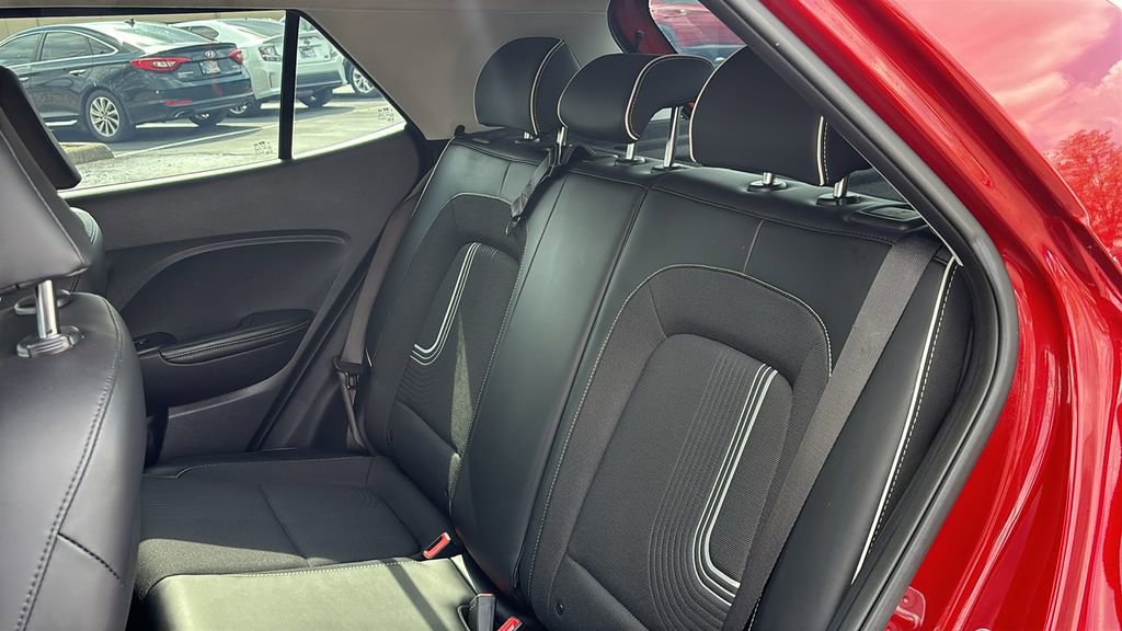 Used 2023 Hyundai Venue Limited image 27