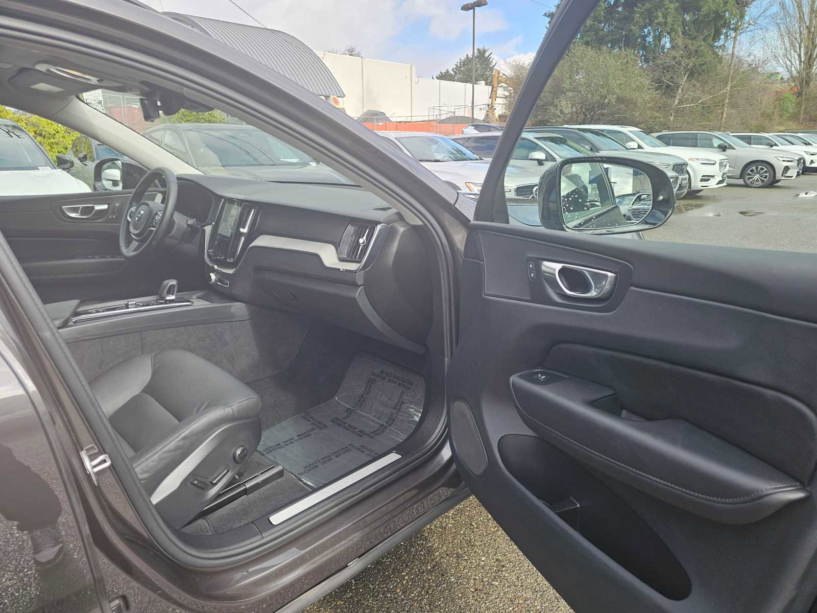 Certified 2025 Volvo XC60 B5 Plus image 12