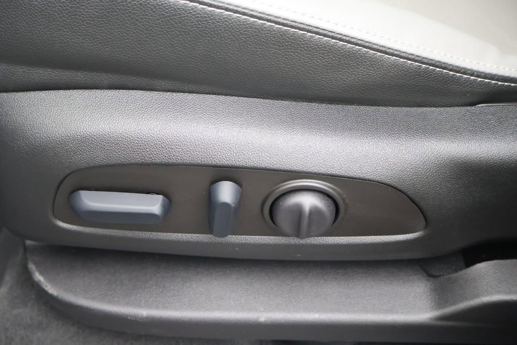 Used 2024 GMC Terrain SLT w/ LPO, Floor Liner Package image 31