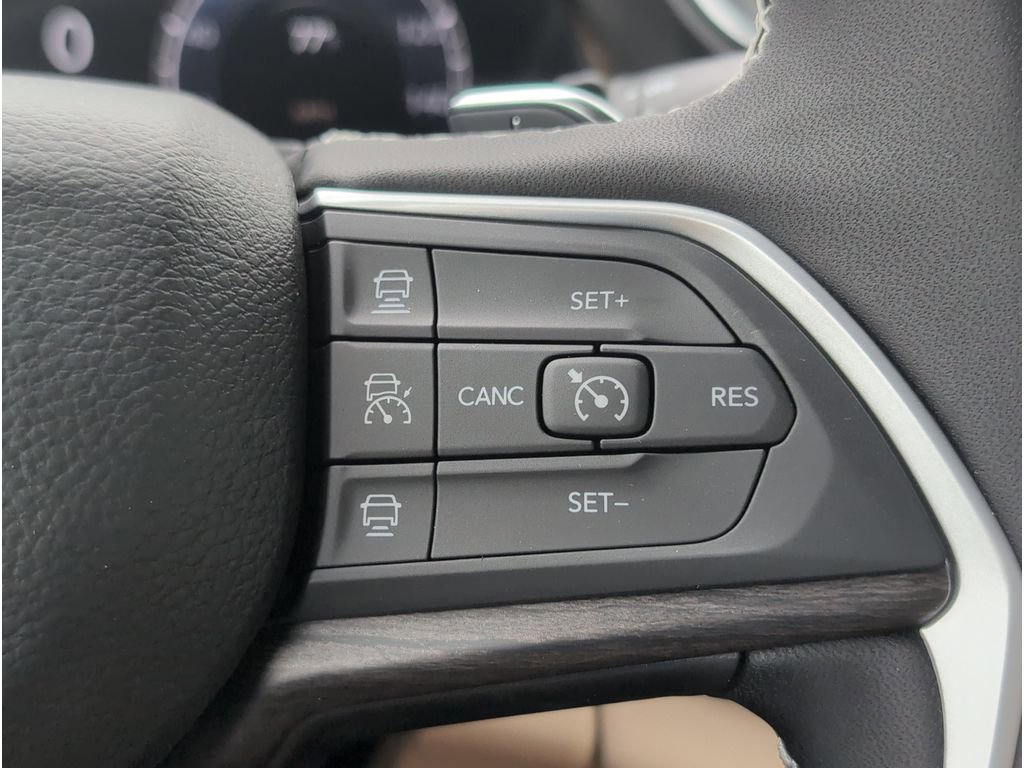 New 2025 Jeep Grand Cherokee Limited w/ Luxury Tech Group II image 23