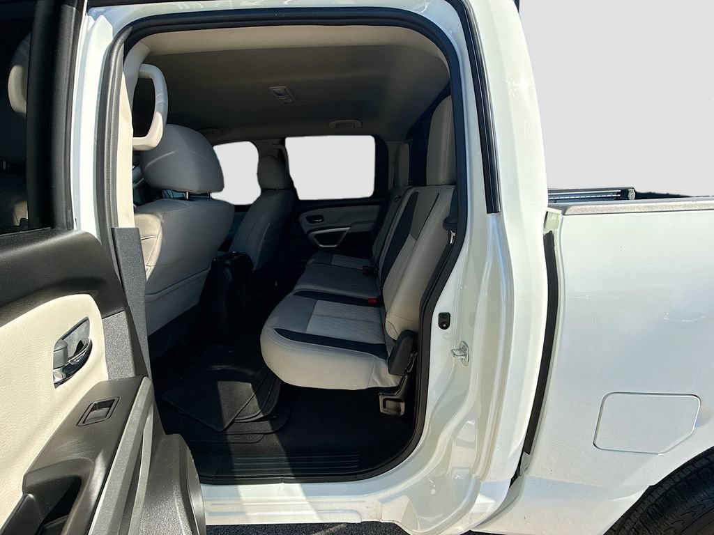 Used 2024 Nissan Titan SV w/ SV Convenience Package RWD image 23