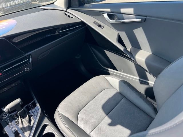 New 2026 Kia Niro SX Touring FWD image 11
