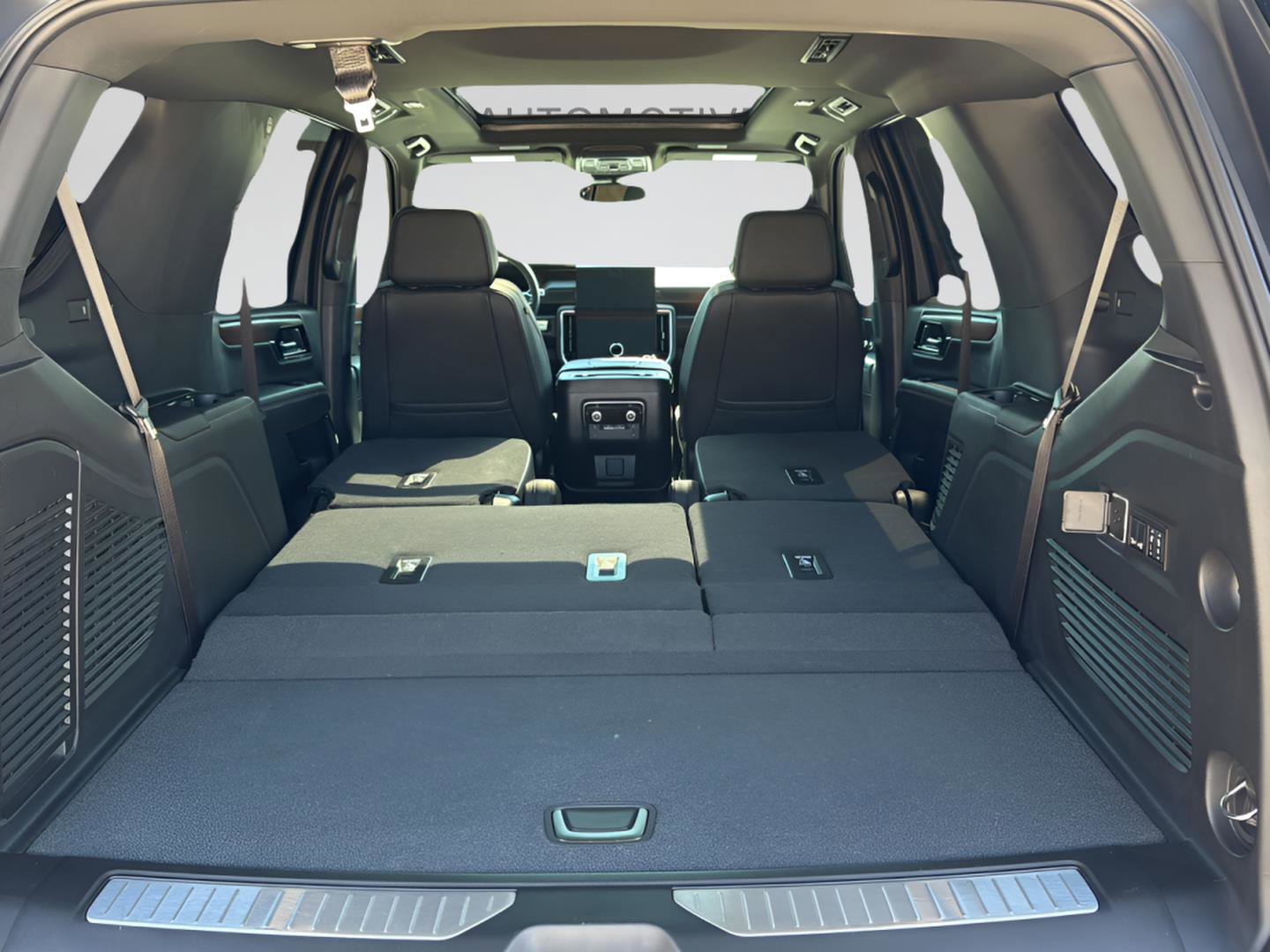 Used 2025 GMC Yukon Denali w/ Sun & Power Step Package image 26