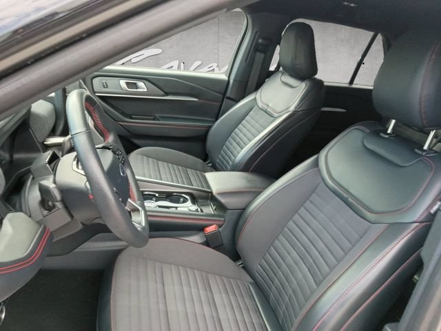 Used 2025 Ford Explorer ST-Line w/ ST-Line Street Pack AWD/4WD image 19