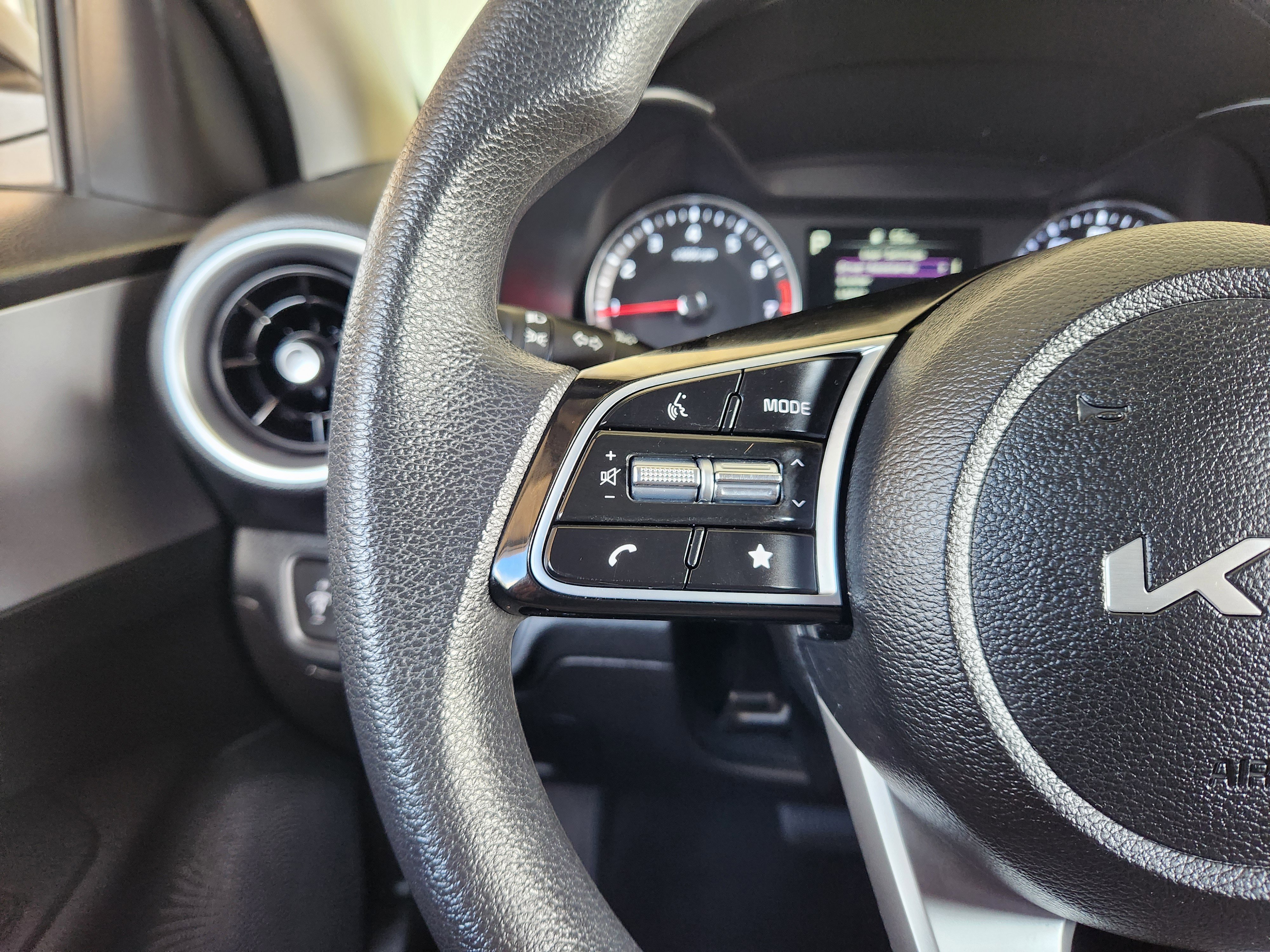 Used 2023 Kia Forte LX image 29